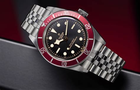 tudor black bay red model